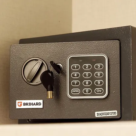 Just Chilling Ferruccio ゲストハウス 4*